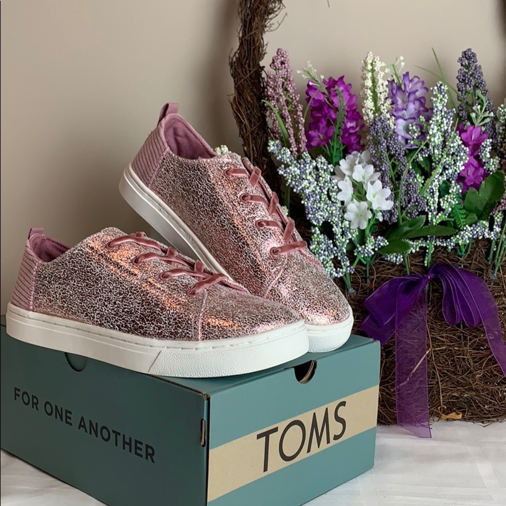 TOMS NWT Lenny Lavender Crackle Foil Sneaker